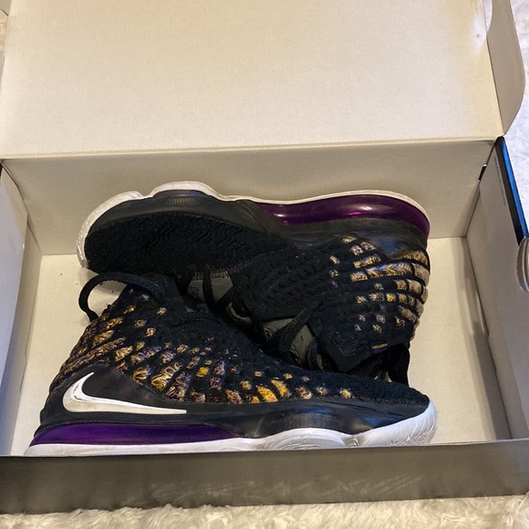 Lebron 17 Lakers, SIZE 7.5 (with box) - Picture 3 of 3